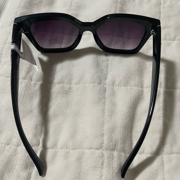 Oscar de la renta black sunglasses - Picture 4 of 6